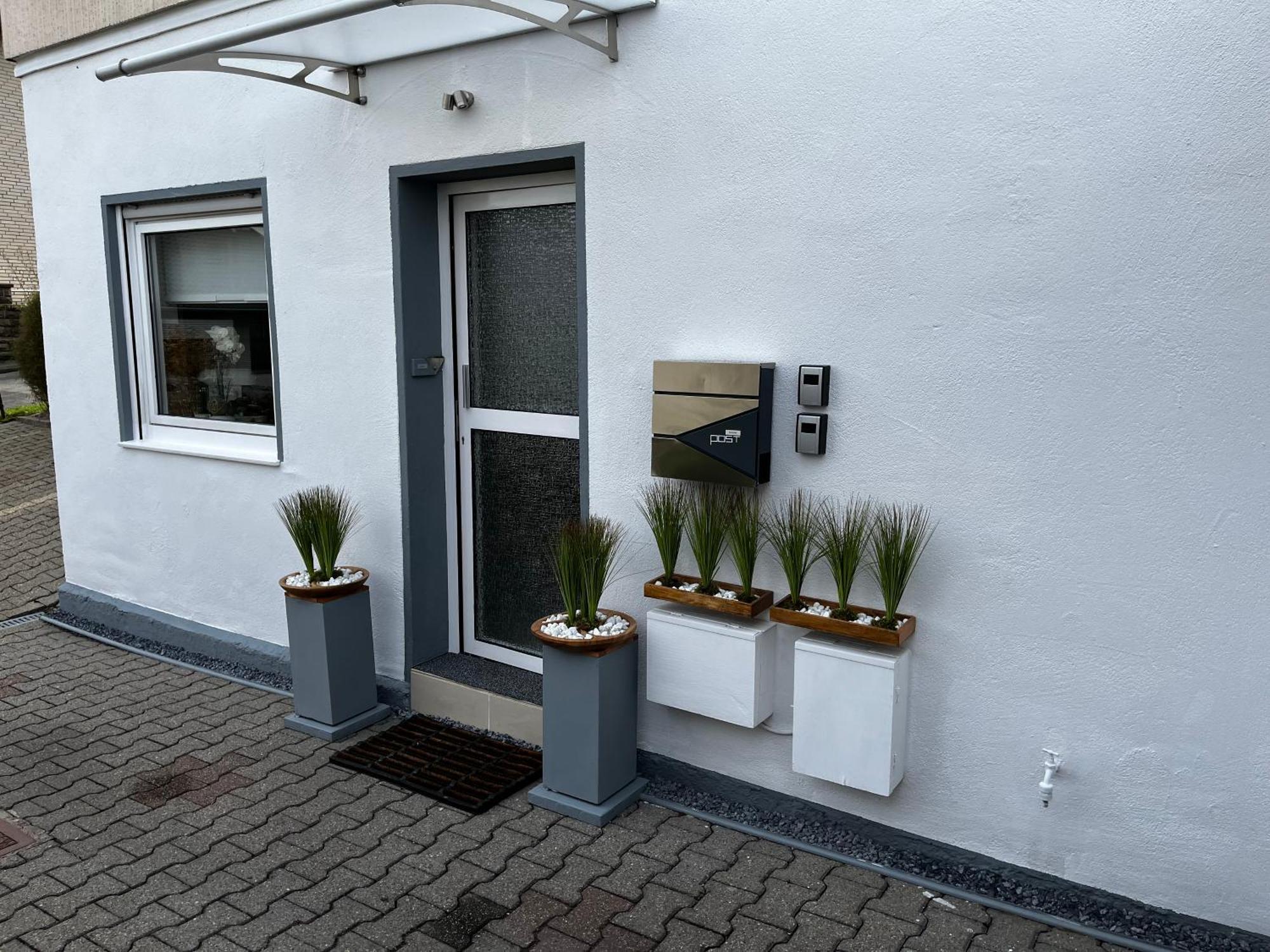 Beste Lage In Bochum Sehr Hochwertige, Individuelle Wohnung Als Hotelalternative Mit Suedterrasse, Pkw-Stellplatz, Wallbox U.V.M. Exterior foto